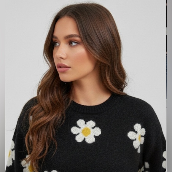 Black Daisy Flower Pattern Sweater - Picture 2 of 7
